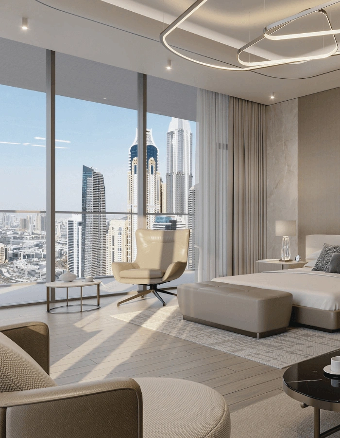 חדר שינה מודרני בסוויטת יוקרה עם חלונות פנורמיים לנוף גורדי השחקים של דובאי – דירות יוקרה להשקעה ונכסים למכירה בעיר