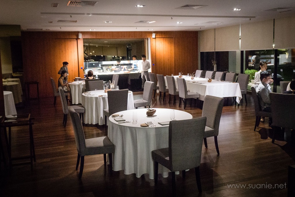 Azizi Emerald בית קפה ומסעדה