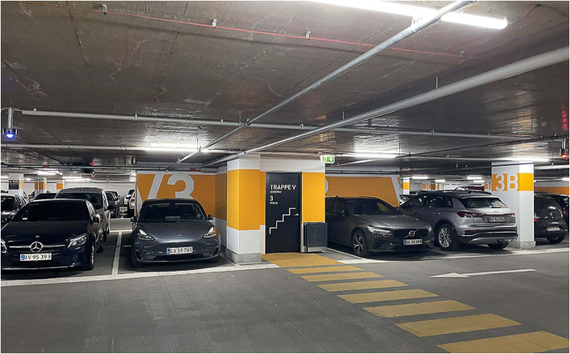 Azizi Emerald חניה מאובטחת