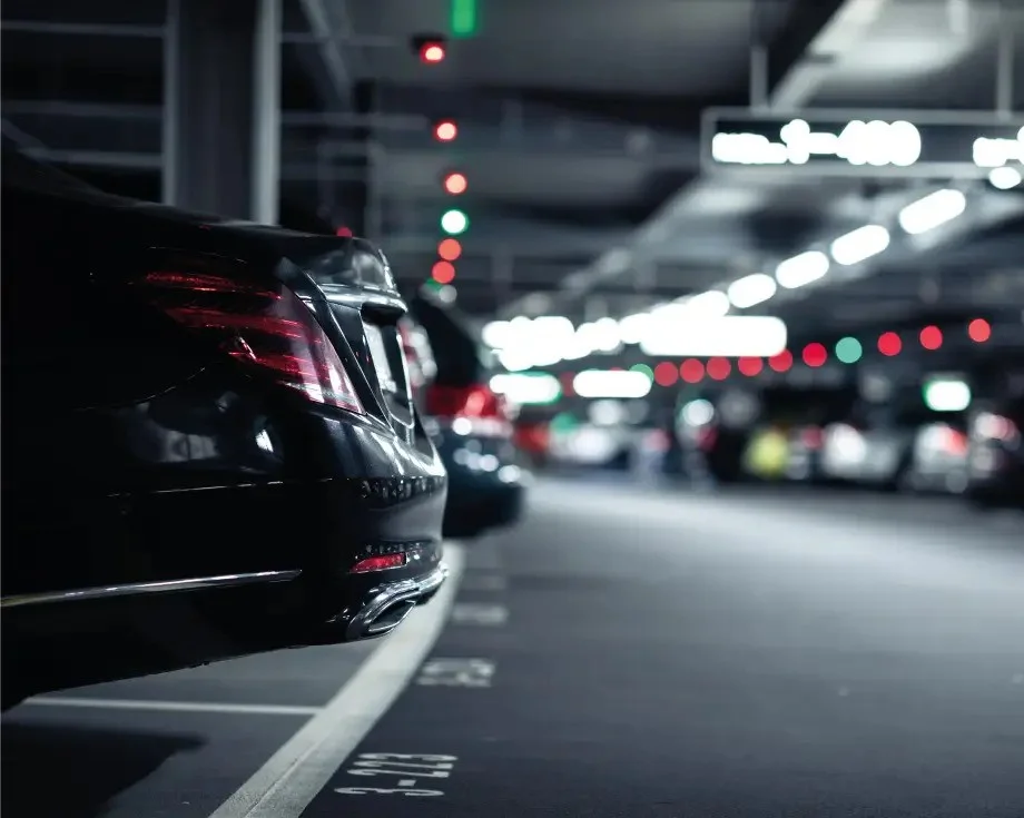 חניה מאובטחת Azizi Tower 1