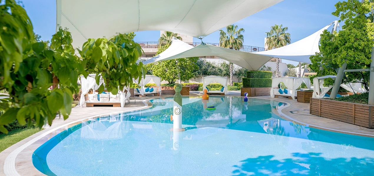 בריכת שחייה Tonino Lamborghini Residences